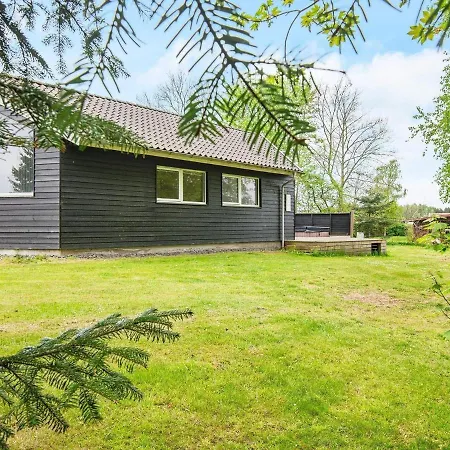 Three-bedroom Holiday In Borkop 7 *